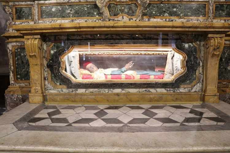 Pilgrim San Davino's mummy